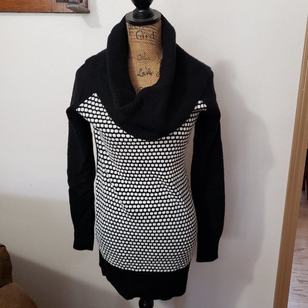 Black and White Candie's Sweater Dress Tunic Size Large Cowl Neck